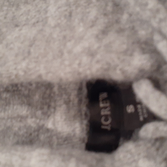 J crew sweater in Super soft yarn - Picture 11 of 11